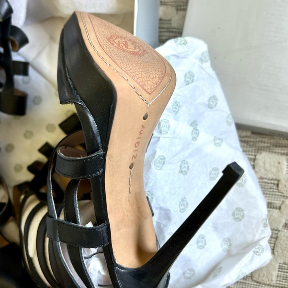 Ziginy Proxy Gladiator Heels, Black - Picture 5 of 6
